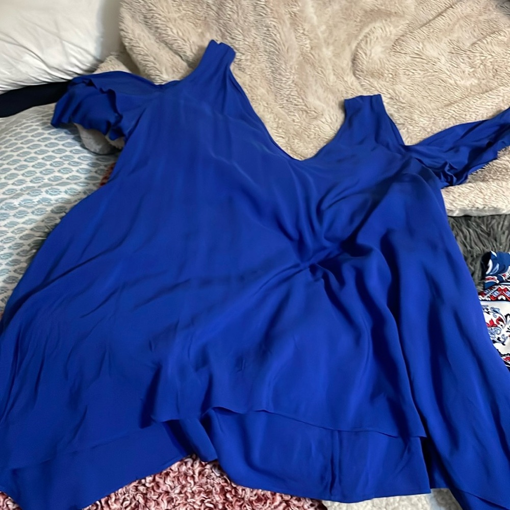 Ana blue shirt, droptop shoulder cut out